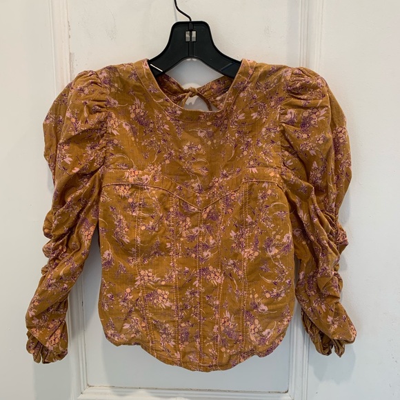 Free People corset style puff sleeve floral open back top. Size small - Picture 4 of 7